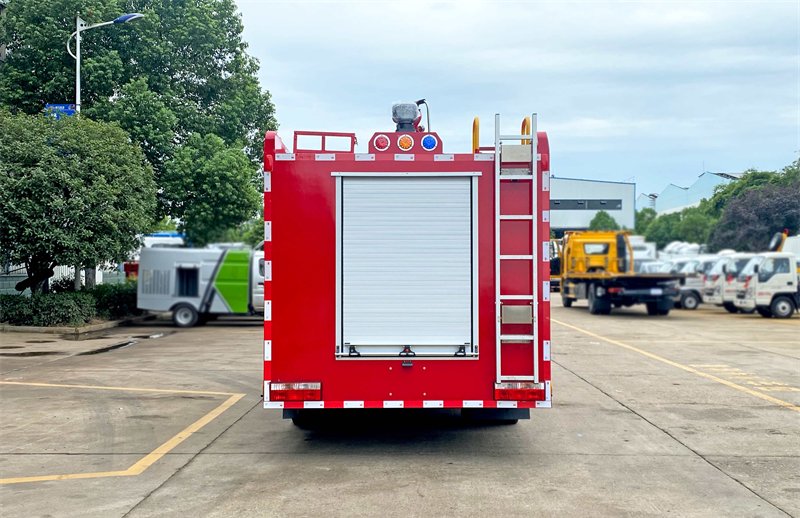 🚒 消防车大揭秘：城市里的"红色守护神"到底有多硬核？